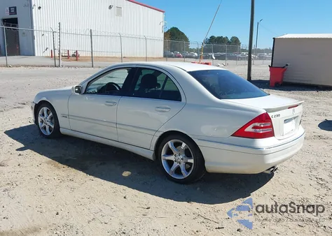 2007 Mercedes-Benz C 230 Sport z USA, uszkodzony, nr VIN WDBRF52H97F916266